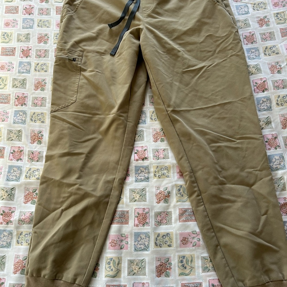 Figs khaki Zamora jogger scrub pants women’s L